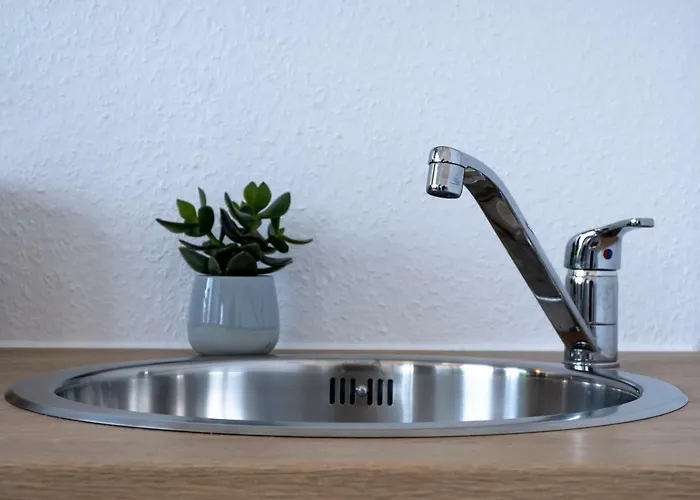 Zentral Mit Stellplatz Messe Und Uni *